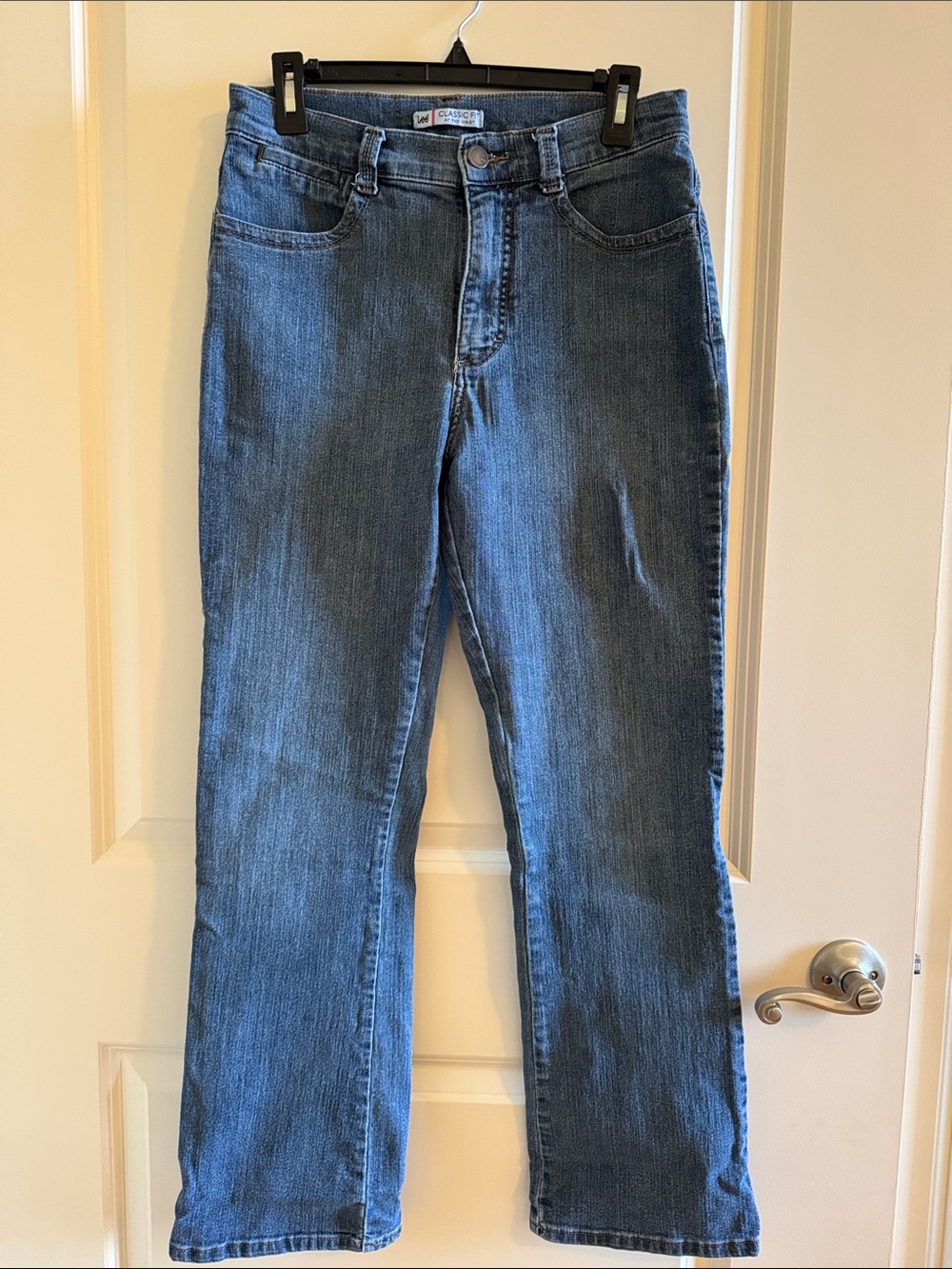 Lee Women's Boot Cut Jeans in Medium Blue Wash. classic Fit, stretch, Size 10